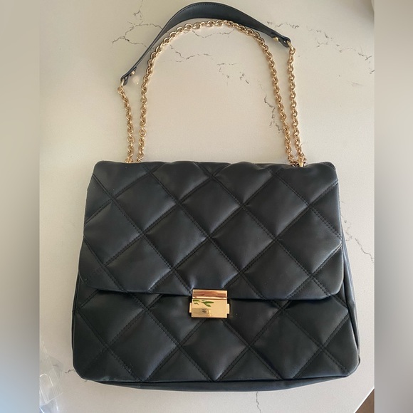 Vegan leather quilted designer-style purse - Picture 3 of 6